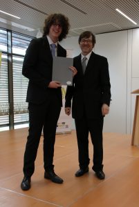 8B Zeugnisverteilung (1) Kopie