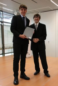 8B Zeugnisverteilung (13) Kopie