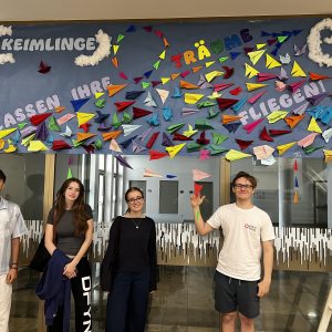 Fertig Aufgehängtes Plakat Mit P