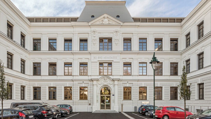 1718713660